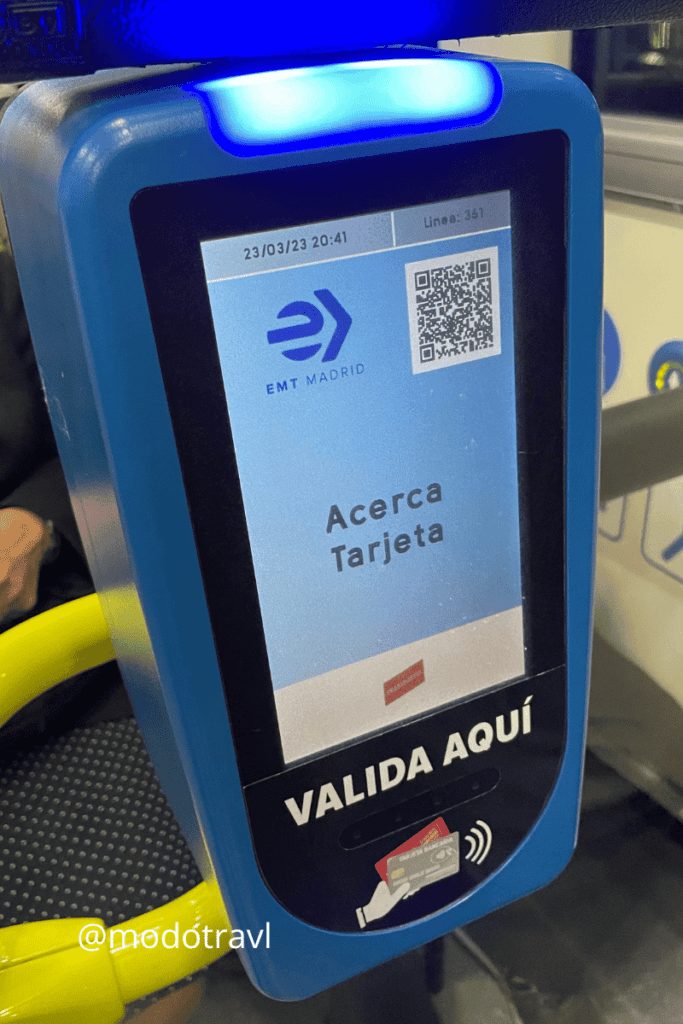 La máquina para validar los tickets del bus 001 de Madrid