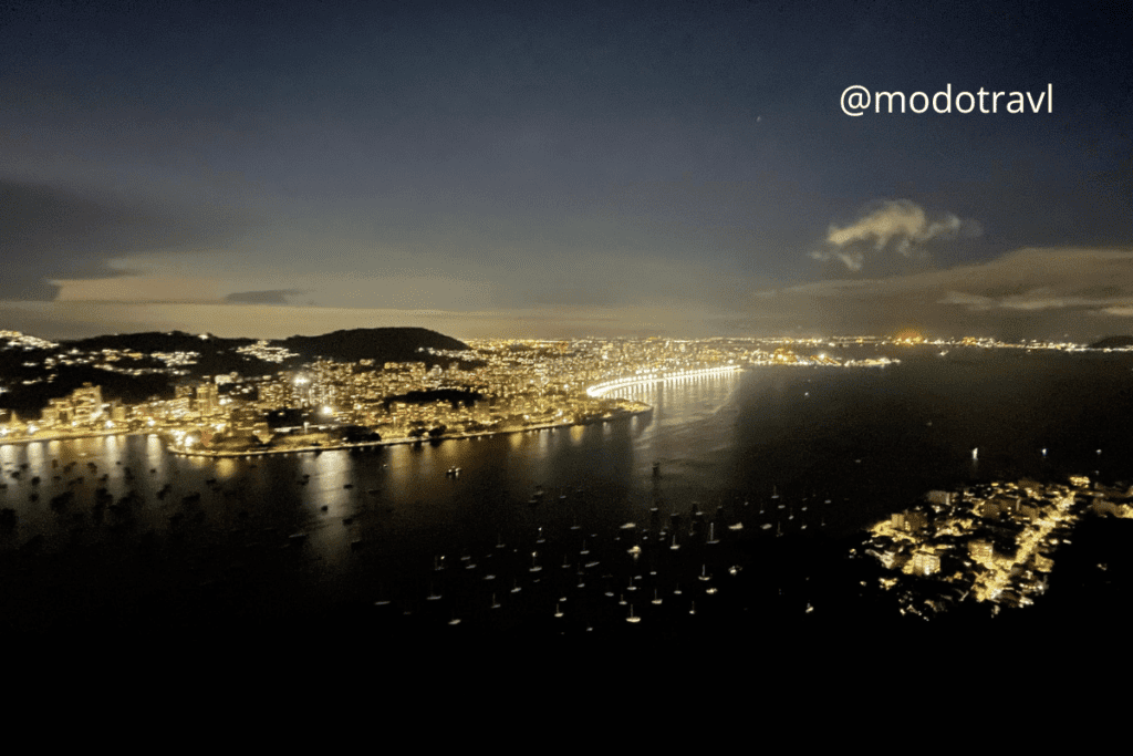Vista nocturna de Río de Janeiro